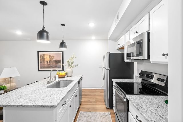 929 Center Rd Apt A, Clarksville, TN 37042