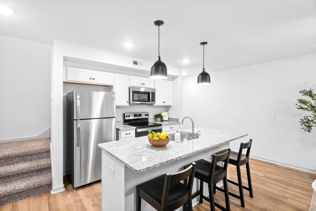 929 Center Rd Apt A, Clarksville, TN 37042