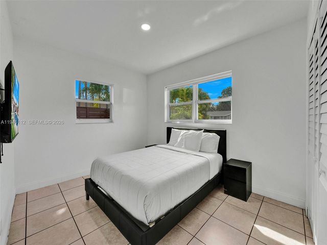 2461 SW 16th Ct, Fort Lauderdale, FL 33312