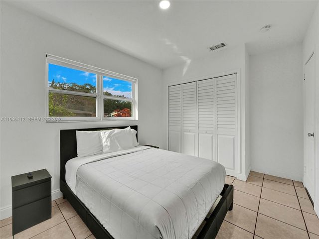 2461 SW 16th Ct, Fort Lauderdale, FL 33312