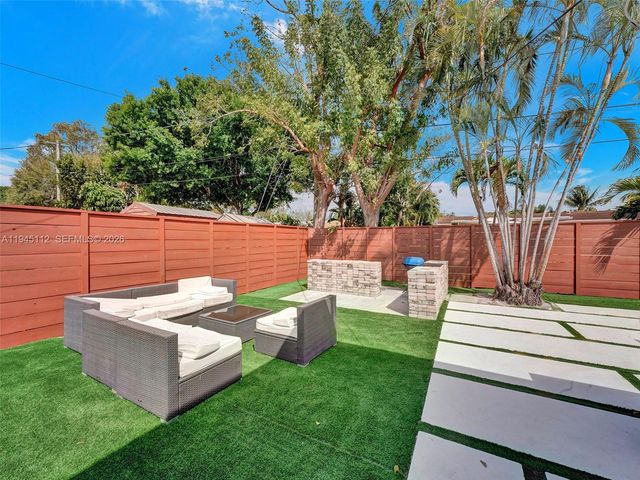 2461 SW 16th Ct, Fort Lauderdale, FL 33312