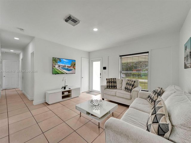 2461 SW 16th Ct, Fort Lauderdale, FL 33312