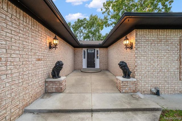 38543 Cheldon Street, Clinton Township, MI 48038