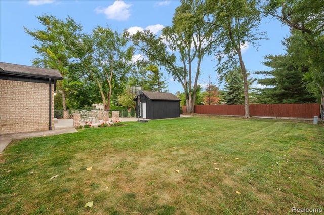 38543 Cheldon Street, Clinton Township, MI 48038