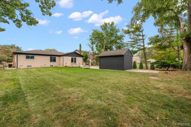 38543 Cheldon Street, Clinton Township, MI 48038