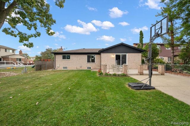 38543 Cheldon Street, Clinton Township, MI 48038