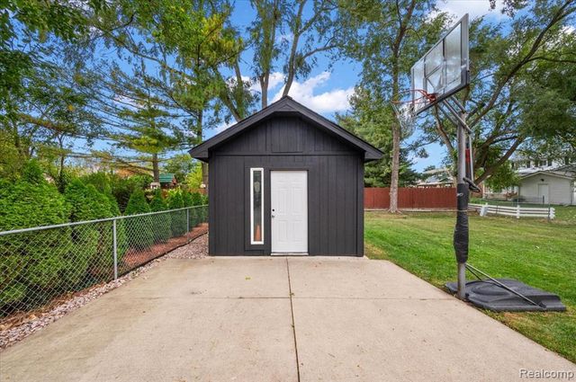 38543 Cheldon Street, Clinton Township, MI 48038