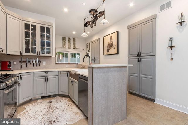 81 S MAIN ST, Lambertville, NJ 08530