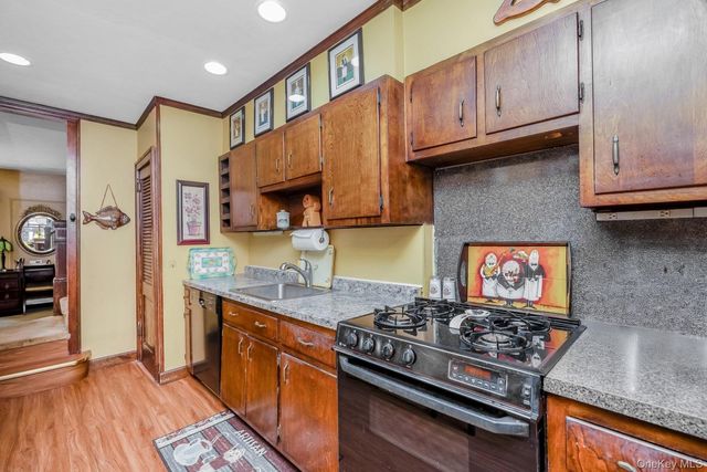 65-30 78th Street, Middle Village, NY 11379