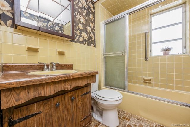 65-30 78th Street, Middle Village, NY 11379