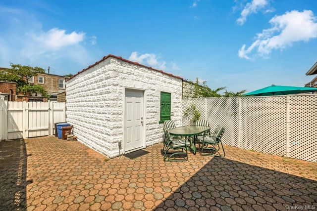 65-30 78th Street, Middle Village, NY 11379