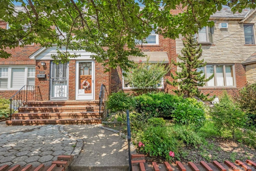 65-30 78th Street, Middle Village, NY 11379