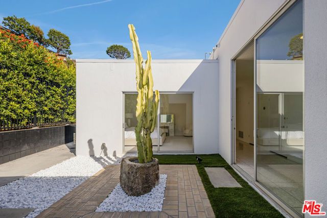 340 Trousdale Place, Beverly Hills, CA 90210