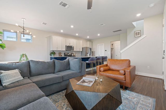 7120 Silver Star LN, Austin, TX 78744