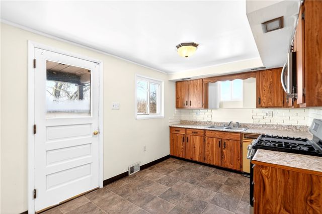 560 Connecticut, Rochester Twp, PA 15074