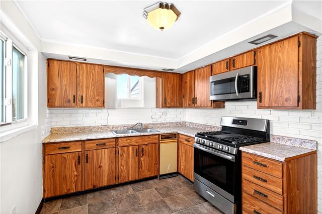 560 Connecticut, Rochester Twp, PA 15074