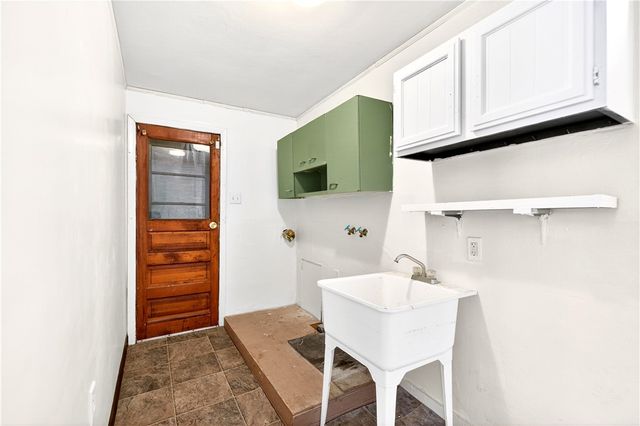 560 Connecticut, Rochester Twp, PA 15074