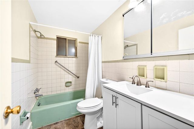 560 Connecticut, Rochester Twp, PA 15074