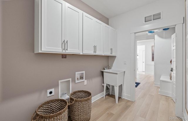 5643 Lewiston Road, Canton Charter Township, MI 48188