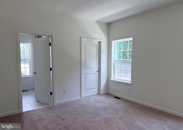 370 HIDDEN DR, Blackwood, NJ 08012