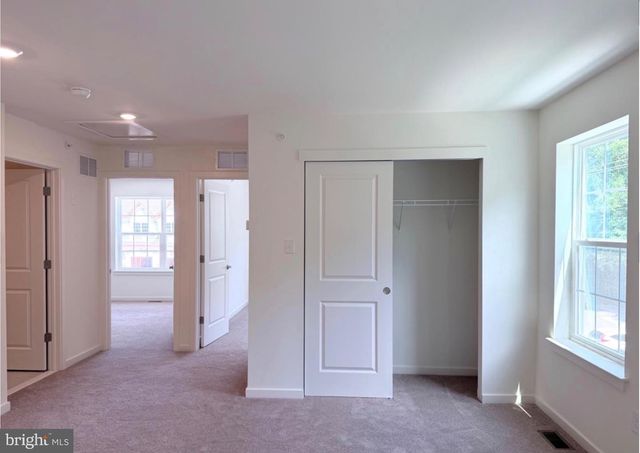 370 HIDDEN DR, Blackwood, NJ 08012