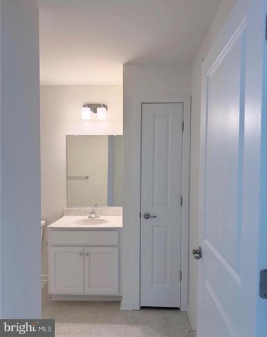 370 HIDDEN DR, Blackwood, NJ 08012