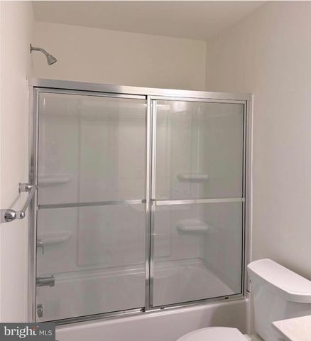 370 HIDDEN DR, Blackwood, NJ 08012