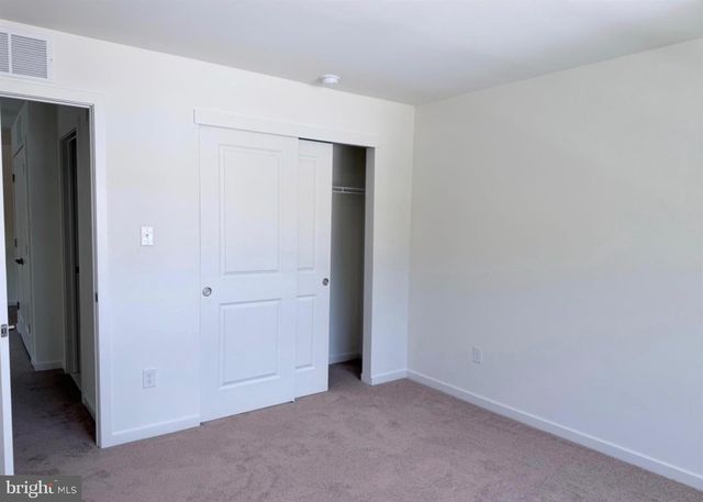 370 HIDDEN DR, Blackwood, NJ 08012