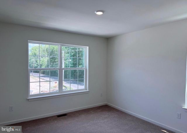 370 HIDDEN DR, Blackwood, NJ 08012