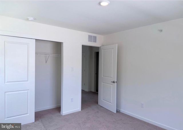370 HIDDEN DR, Blackwood, NJ 08012