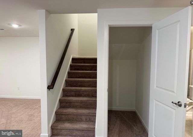 370 HIDDEN DR, Blackwood, NJ 08012