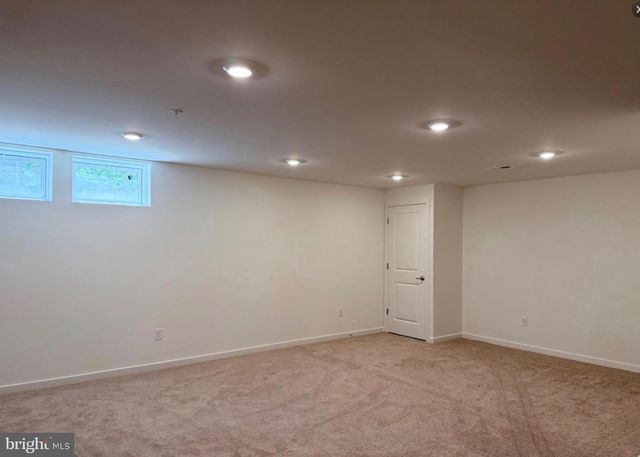 370 HIDDEN DR, Blackwood, NJ 08012