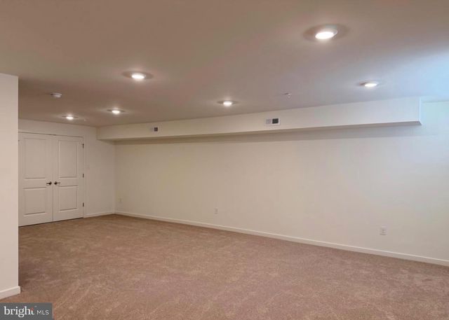 370 HIDDEN DR, Blackwood, NJ 08012
