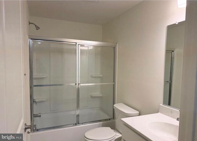 370 HIDDEN DR, Blackwood, NJ 08012