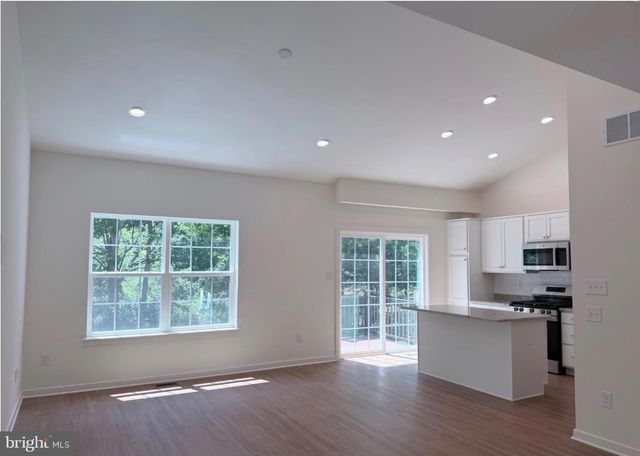 370 HIDDEN DR, Blackwood, NJ 08012