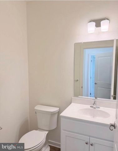 370 HIDDEN DR, Blackwood, NJ 08012