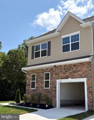 370 HIDDEN DR, Blackwood, NJ 08012