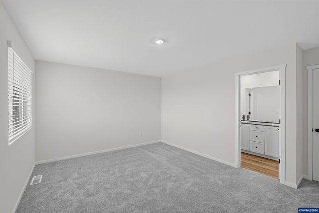 1047 Cardinal St, Woodburn, OR 97071