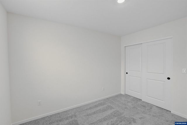 1047 Cardinal St, Woodburn, OR 97071