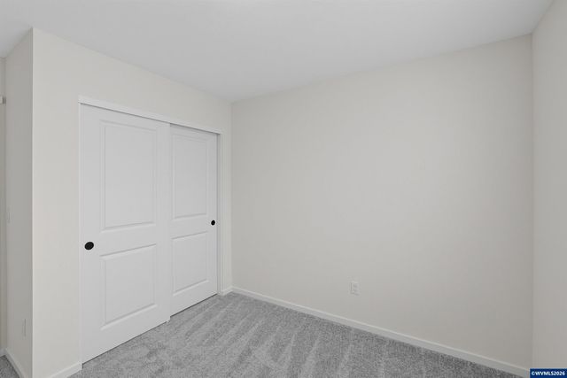 1047 Cardinal St, Woodburn, OR 97071