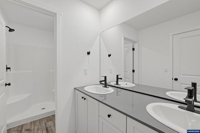 1047 Cardinal St, Woodburn, OR 97071