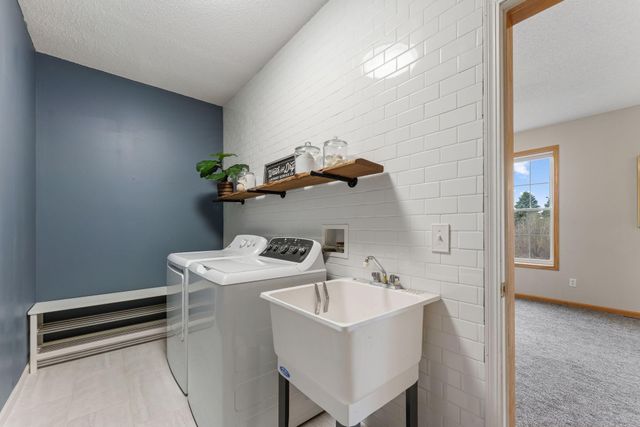 3941 94th Avenue N, Brooklyn Park, MN 55443