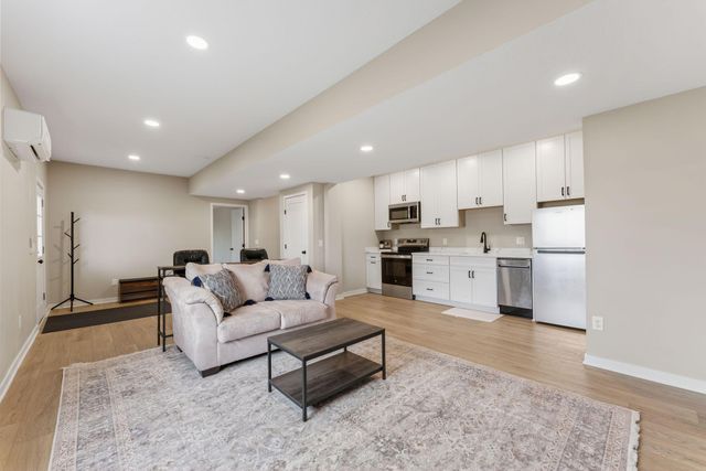 3941 94th Avenue N, Brooklyn Park, MN 55443