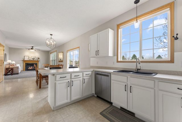 3941 94th Avenue N, Brooklyn Park, MN 55443