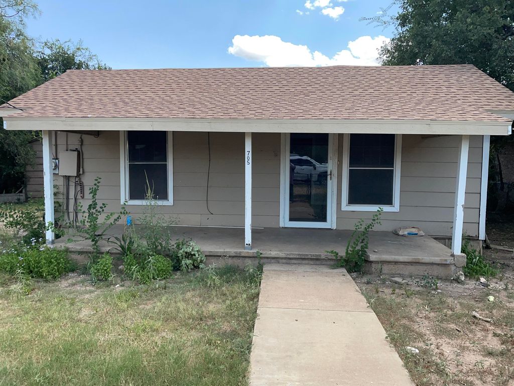 Image 1 of property listing at 705 Veck Street, San Angelo, TX 76903