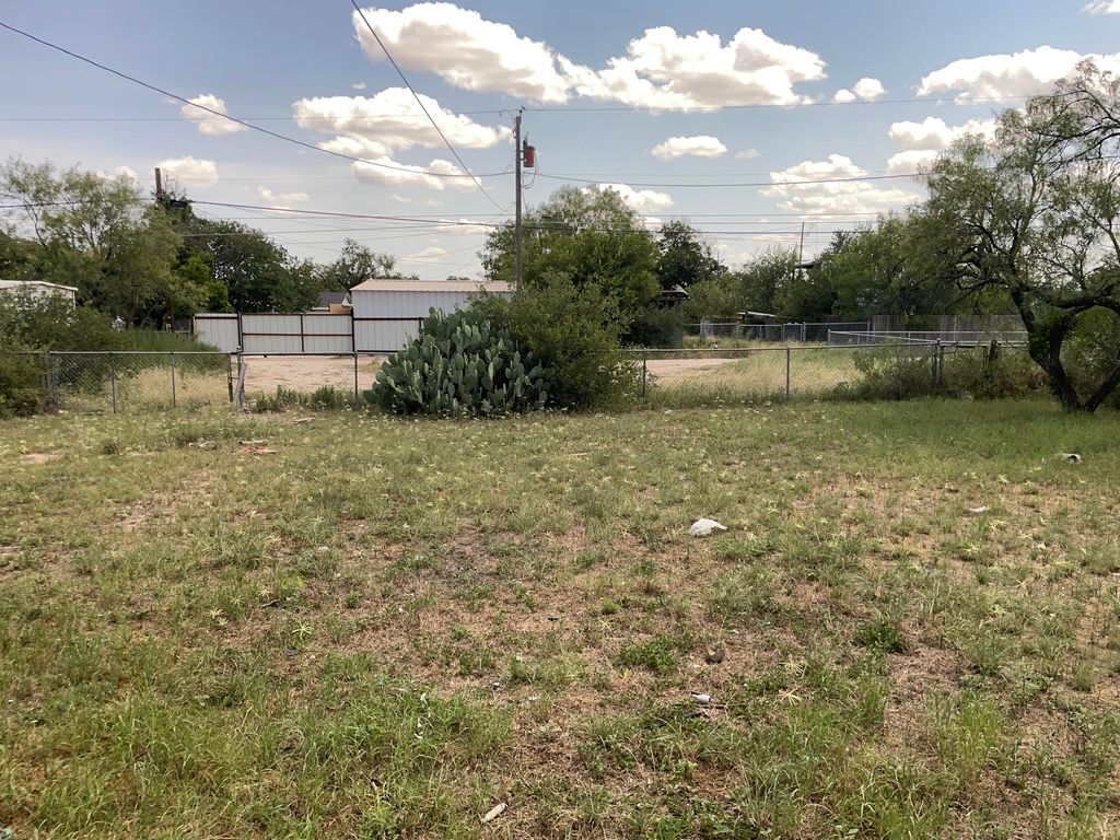 Image 10 of property listing at 705 Veck Street, San Angelo, TX 76903