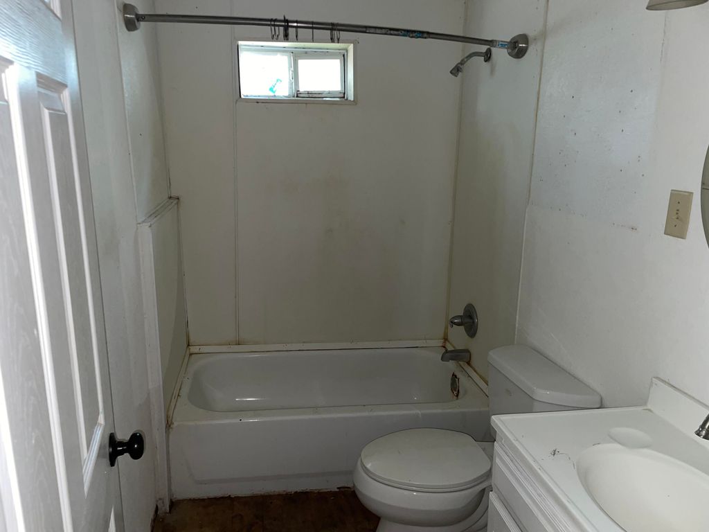Image 5 of property listing at 705 Veck Street, San Angelo, TX 76903