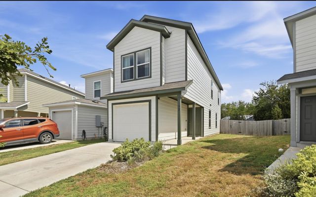 52 Trinity CIR, Lockhart, TX 78644