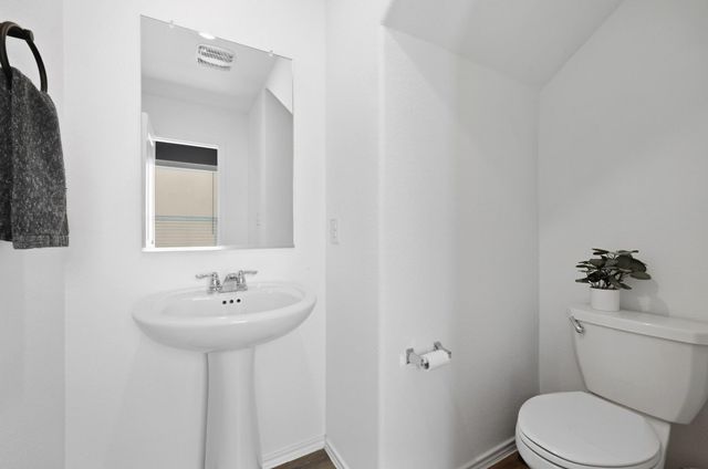 52 Trinity CIR, Lockhart, TX 78644