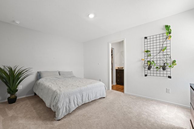 52 Trinity CIR, Lockhart, TX 78644
